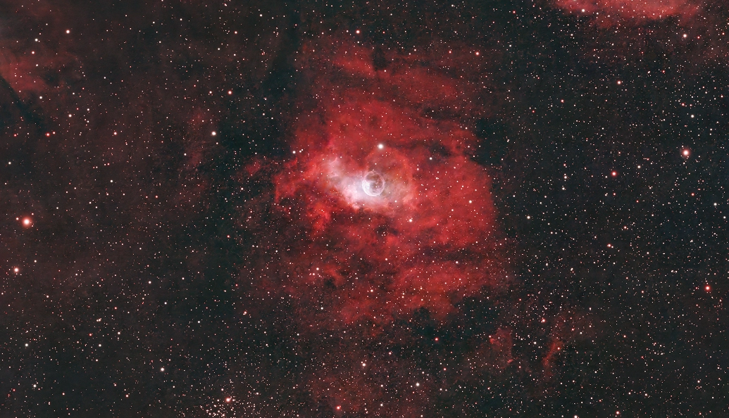 Built-in Guiding & Up to 300-Second Exposures